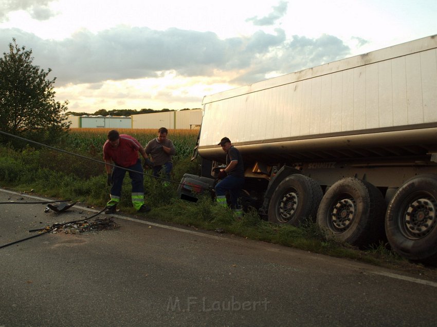 Schwerer VU Koeln Immendorf Kerkraderstr P444.JPG